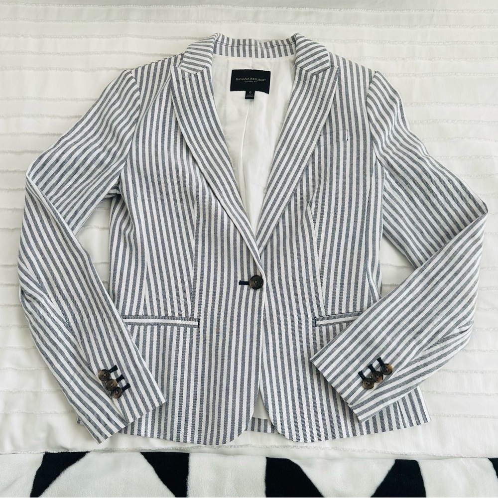 🍒SOLD🍒•BANANA REPUBLIC classic fit blazer• - Picture 1 of 3